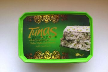 Packaging of Tahini halva with pistachio by Tunas