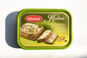 Packaging of Helva with pistachio by Sebahat